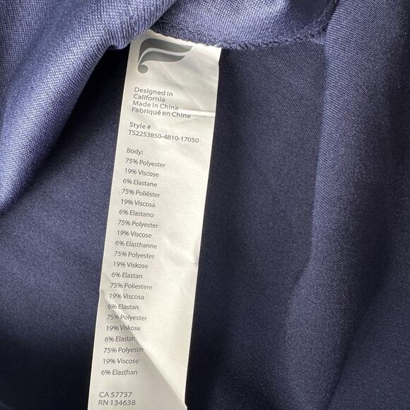 Fabletics Evolve Scrub Top Womens Large NWT Navy Blue 3 Pocket Oversized Stretch - Picture 10 of 10